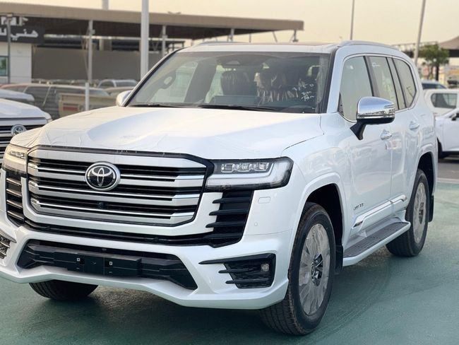 Новый Toyota Land Cruiser Twin Turbo 300 Series, 3.4 л, 2025 в Аджмане от MAKKI MOTORS Белый цвет. GCC | AUTO.AE