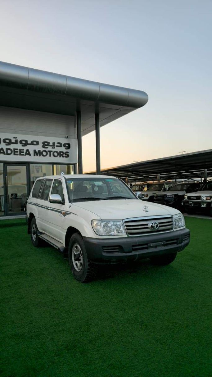 Подержанный Toyota Land Cruiser 100 Series Рестайлинг 2, 4.5 л, 2006 в Аджмане от WADEEA MOTORS Белый цвет. GCC | AUTO.AE