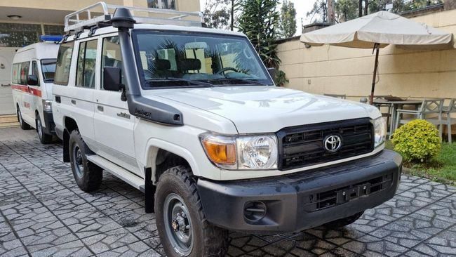 Новый Toyota Land Cruiser 70 Series Рестайлинг 2, 4.5 л, 2025 в Аджмане от WorldWideAuto FZC Белый цвет. GCC | AUTO.AE | Объявление #271982