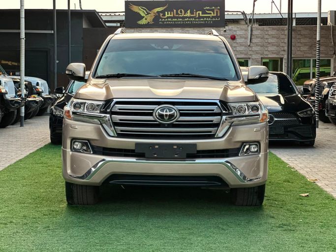 مستعملة Toyota Land Cruiser 200 Series 200 Series Facelift 2, 5.7 l, 2016 في في عجمان من Al Jernas Used Cars Trading FZE، اللون ذهبي. مواصفات الخليج | AUTO.AE | إعلان #272934
