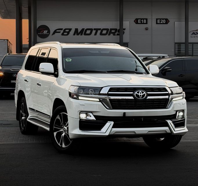 مستعملة Toyota Land Cruiser 200 Series 200 Series Facelift 2, 5.7 l, 2021 في في الإمارات, عجمان من F8 MOTORS، اللون أبيض. مواصفات الخليج | AUTO.AE | إعلان #274199