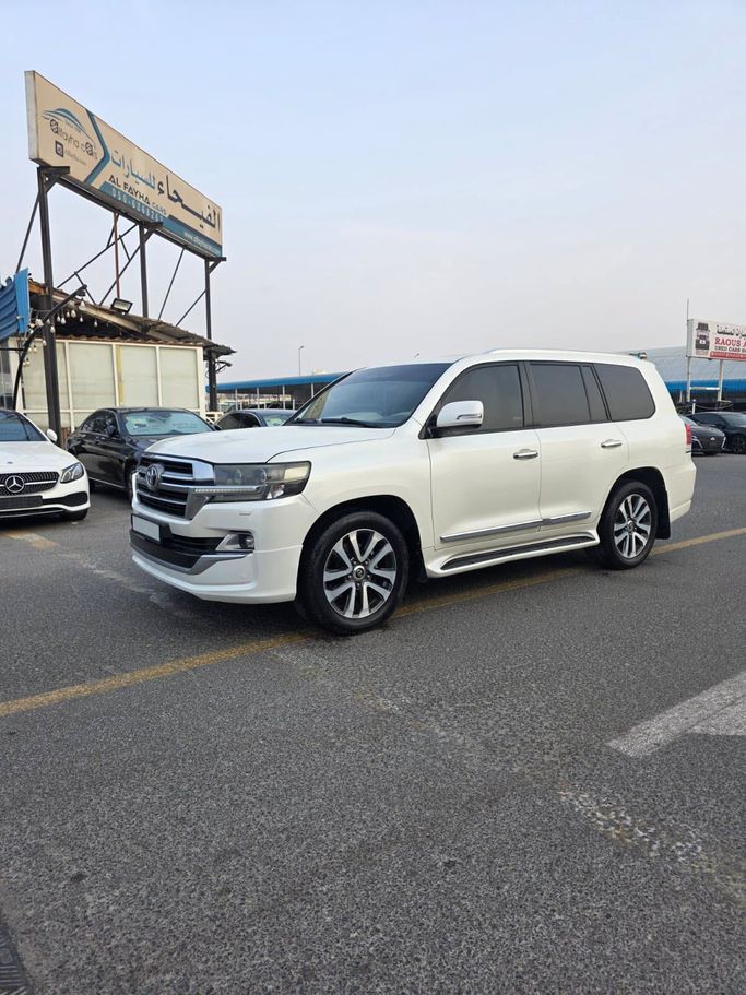 Подержанный Toyota Land Cruiser 200 Series Рестайлинг 2, 4.0 л, 2019 в ОАЭ, Аджман от AL FAYHA CARS Белый цвет. GCC | AUTO.AE | Объявление #275991