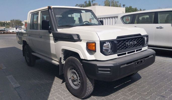 مستعملة ⁦Toyota Land Cruiser 70 Series 70 Series Facelift 2، 2.8 l، 2025⁩ في في الإمارات, عجمان من KDVIS، اللون أبيض. المواصفات الأوروبية | AUTO.AE | إعلان #285730