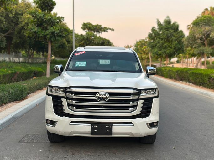 Подержанный ⁦Toyota Land Cruiser Twin Turbo 300 Series, 3.5 л, 2024⁩ в ОАЭ, Аджман от SHEIKH MORAD USED CARS Белый цвет. GCC | AUTO.AE | Объявление #287890