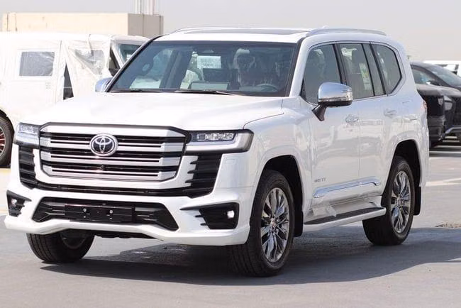 جديدة Toyota Land Cruiser Twin Turbo السلسلة 300، 3.5 لتر، 2026 في الإمارات، عجمان من MAKKI MOTORS، اللون أبيض. مواصفات الخليج | AUTO.AE | إعلان #296453 — صورة 2 من 10
