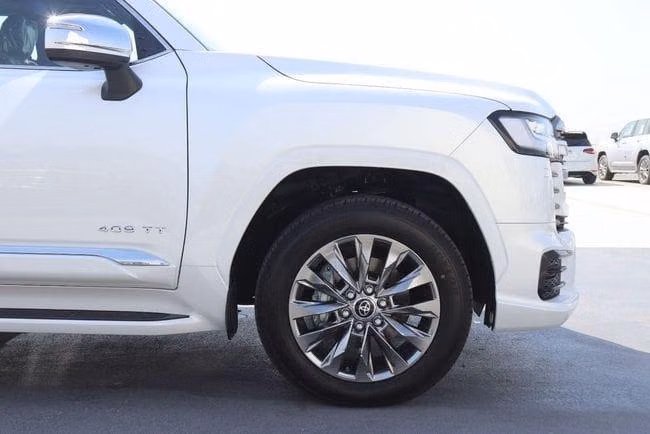 جديدة Toyota Land Cruiser Twin Turbo السلسلة 300، 3.5 لتر، 2026 في الإمارات، عجمان من MAKKI MOTORS، اللون أبيض. مواصفات الخليج | AUTO.AE | إعلان #296453 — صورة 4 من 10
