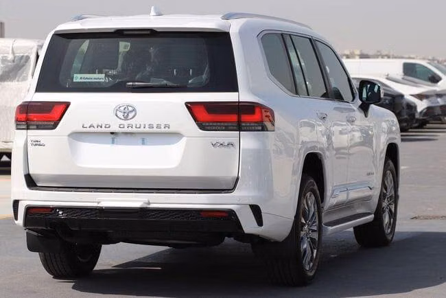 جديدة Toyota Land Cruiser Twin Turbo السلسلة 300، 3.5 لتر، 2026 في الإمارات، عجمان من MAKKI MOTORS، اللون أبيض. مواصفات الخليج | AUTO.AE | إعلان #296453 — صورة 5 من 10