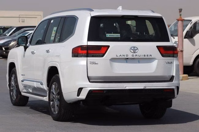 جديدة Toyota Land Cruiser Twin Turbo السلسلة 300، 3.5 لتر، 2026 في الإمارات، عجمان من MAKKI MOTORS، اللون أبيض. مواصفات الخليج | AUTO.AE | إعلان #296453 — صورة 7 من 10