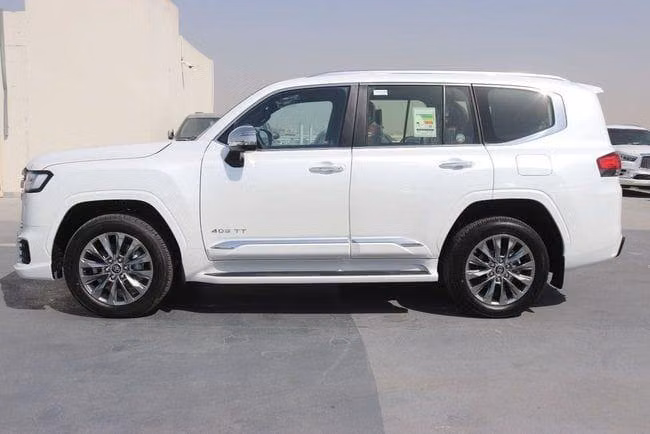 جديدة Toyota Land Cruiser Twin Turbo السلسلة 300، 3.5 لتر، 2026 في الإمارات، عجمان من MAKKI MOTORS، اللون أبيض. مواصفات الخليج | AUTO.AE | إعلان #296453 — صورة 8 من 10