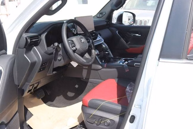 جديدة Toyota Land Cruiser Twin Turbo السلسلة 300، 3.5 لتر، 2026 في الإمارات، عجمان من MAKKI MOTORS، اللون أبيض. مواصفات الخليج | AUTO.AE | إعلان #296453 — صورة 9 من 10