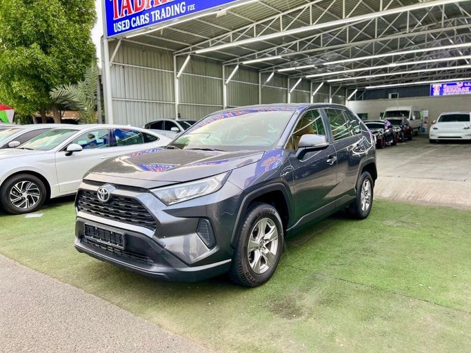 مستعملة Toyota RAV4 V (XA50), 2.5 l, 2024 في في عجمان من TABARAK AUTO 85، اللون رمادي. مواصفات الخليج | AUTO.AE