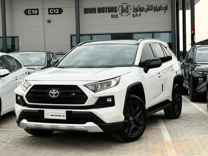 Подержанный Toyota RAV4 V (XA50), 2.5 л, 2025 в Аджмане от MWH MOTORS FZE Белый цвет. GCC | AUTO.AE | Объявление #248305