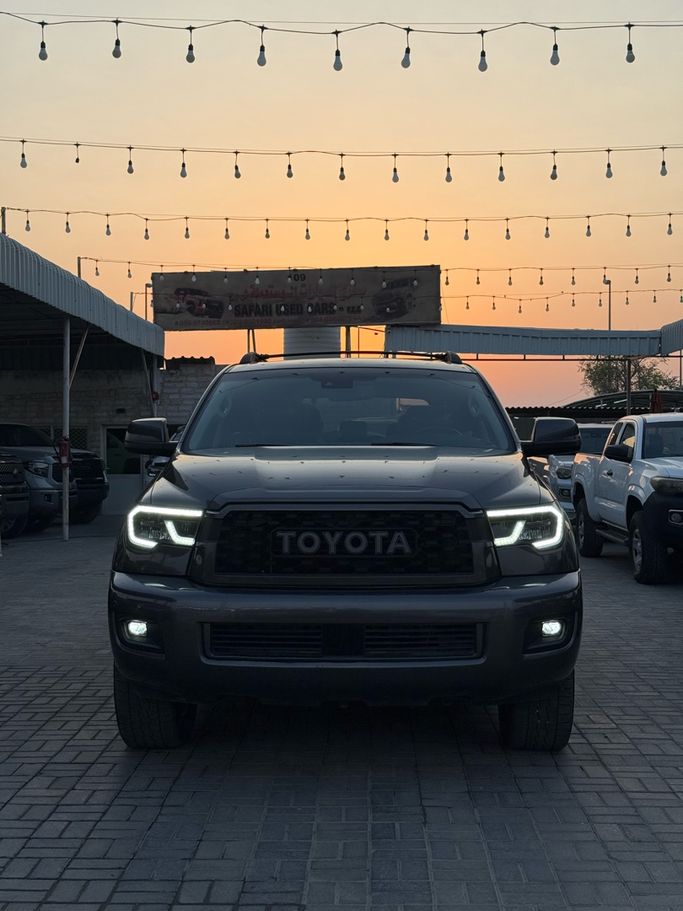 مستعملة Toyota Sequoia فيس ليفت الثاني, 5.7 l, 2018 في في عجمان من SAFARI USED CARS، اللون رمادي. المواصفات الأمريكية | AUTO.AE | إعلان #262492