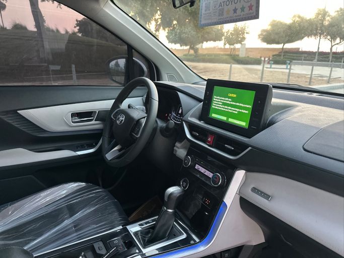 مستعملة Toyota Veloz، 1.5 لتر، 2024 في الإمارات، عجمان من SHEIKH MORAD USED CARS، اللون أبيض. مواصفات الخليج | AUTO.AE | إعلان #296084 — صورة 13 من 15