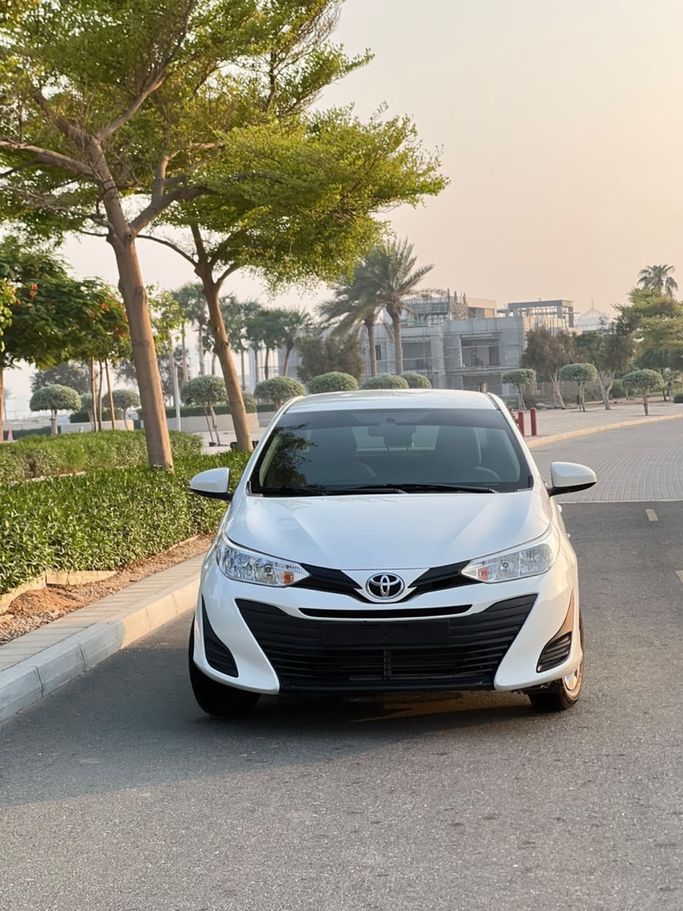 مستعملة ⁦Toyota Yaris فيس ليفت XP150 XP150، 1.5 l، 2021⁩ في في الإمارات, عجمان من RAOUS AL JEBAAL، اللون أبيض. مواصفات الخليج | AUTO.AE | إعلان #287244
