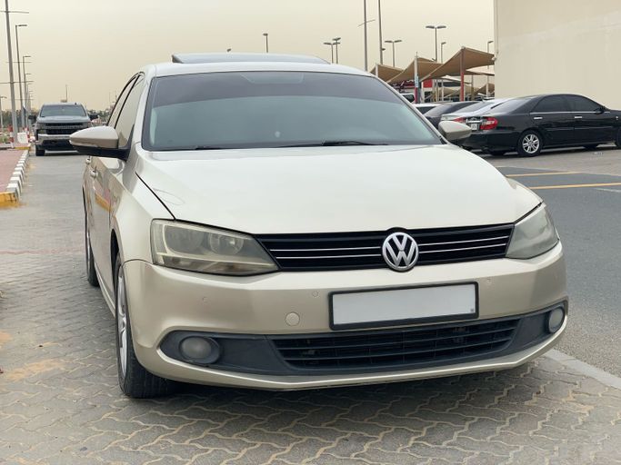 مستعملة Volkswagen Jetta سادساً, 2.0 l, 2014 في في عجمان، اللون رملي. مواصفات الخليج | AUTO.AE | إعلان #250267