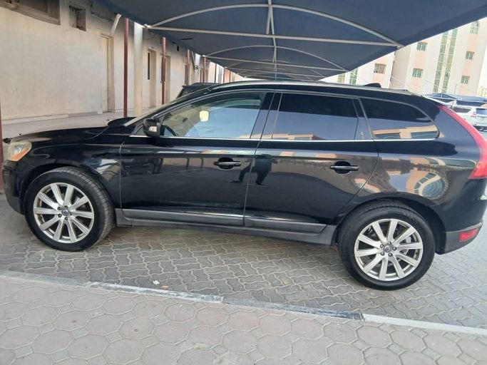 Used Volvo XC60 I Facelift, 2.0 l, 2013 in Ajman, Black color. European Specs | AUTO.AE