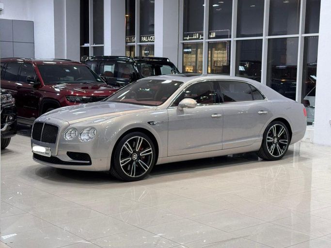 Подержанный ⁦Bentley Flying Spur II, 4.0 л, 2017⁩ в Бахрейн, Ар Рифа‘ от Platinum Company Car Серебристый цвет.  | AUTO.AE | Объявление #287961