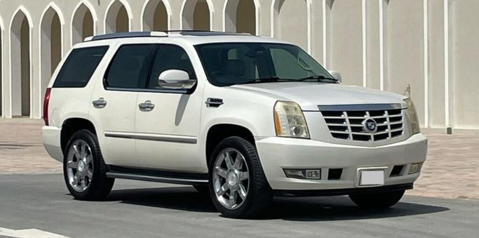 Used ⁦Cadillac Escalade III, 6.2 l, 2007⁩ in Bahrain, Ar Rifā‘ by Platinum Company Car, White color.  | AUTO.AE | Listing #287978