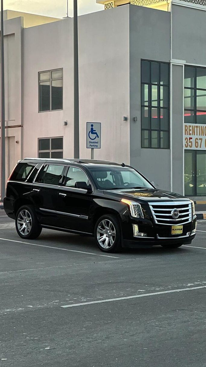 مستعملة ⁦Cadillac Escalade رابعاً، 6.2 l، 2015⁩ في في البحرين, الرفاع من Platinum Company Car، اللون أسود.  | AUTO.AE | إعلان #287979