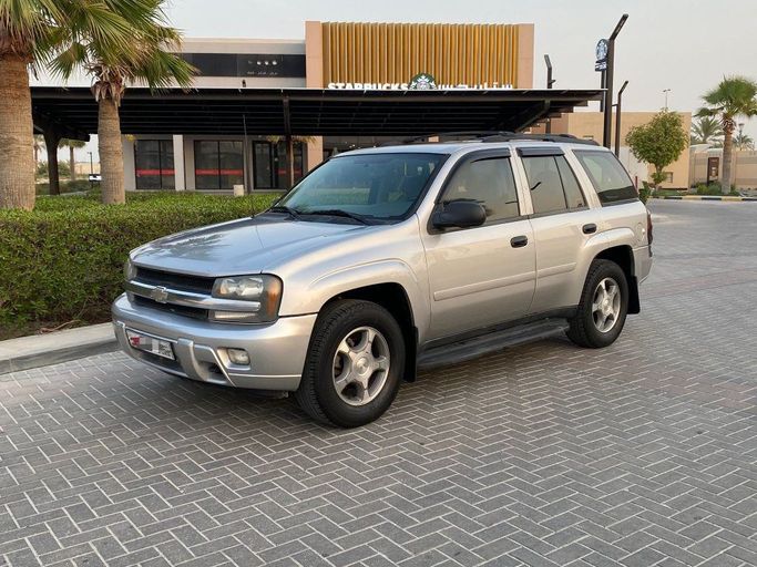 Подержанный ⁦Chevrolet Blazer II Рестайлинг, 4.3 л, 2005⁩ в Бахрейн, Ар Рифа‘ от Platinum Company Car Серебристый цвет.  | AUTO.AE | Объявление #288307