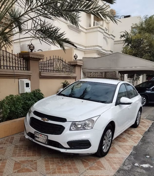 Подержанный ⁦Chevrolet Cruze I Рестайлинг, 1.6 л, 2016⁩ в Бахрейн, Ар Рифа‘ от alhoot class showroom Белый цвет.  | AUTO.AE | Объявление #290594