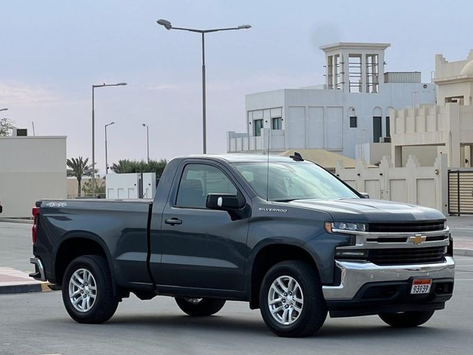 Used ⁦Chevrolet Silverado IV (T1XX), 4.3 l, 2019⁩ in Bahrain, Ar Rifā‘ by Platinum Company Car, Black color.  | AUTO.AE | Listing #288229