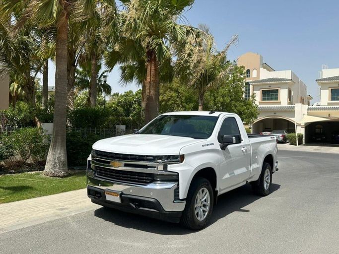 Used ⁦Chevrolet Silverado III (K2XX) Facelift, 4.3 l, 2019⁩ in Bahrain, Ar Rifā‘ by Platinum Company Car, White color.  | AUTO.AE | Listing #288329