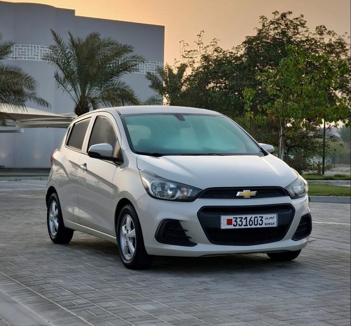 مستعملة ⁦Chevrolet Spark رابعاً، 1.4 l، 2018⁩ في في البحرين, الرفاع من Platinum Company Car، اللون فضي.  | AUTO.AE | إعلان #288309