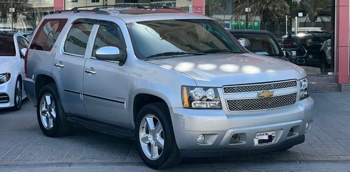 Подержанный ⁦Chevrolet Tahoe III, 4.8 л, 2010⁩ в Бахрейн, Ар Рифа‘ от Platinum Company Car Серебристый цвет.  | AUTO.AE | Объявление #288310