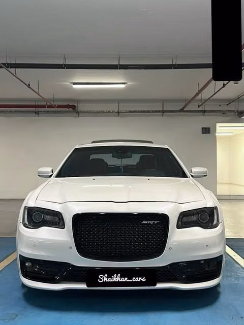 Подержанный ⁦Chrysler 300C II, 3.6 л, 2013⁩ в Бахрейн, Ар Рифа‘ от Shaikhan Cars Белый цвет.  | AUTO.AE | Объявление #290450