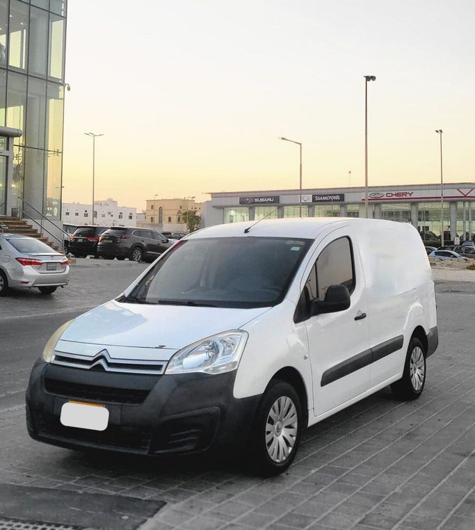Used ⁦Citroen Berlingo II Facelift 2, 1.2 l, 2018⁩ in Bahrain, Ar Rifā‘ by Platinum Company Car, White color.  | AUTO.AE | Listing #288513