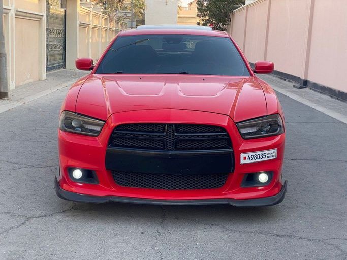 مستعملة ⁦Dodge Charger R_T سابعاً (LD)، 5.7 l، 2014⁩ في في البحرين, الرفاع من Platinum Company Car، اللون أحمر.  | AUTO.AE | إعلان #288518