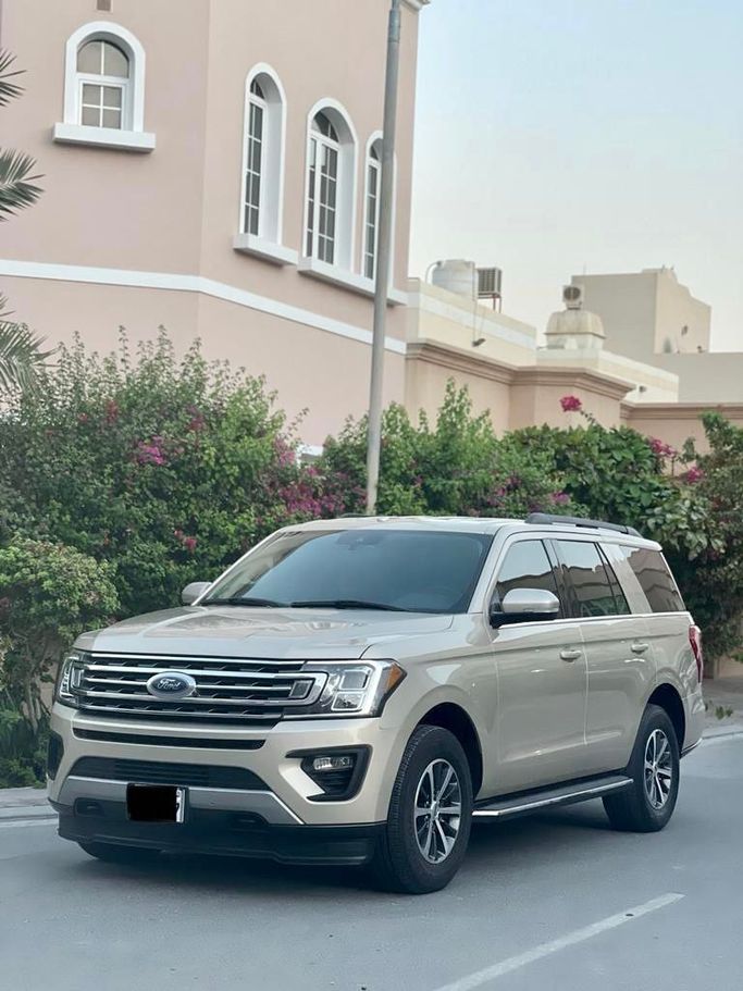 Подержанный ⁦Ford Expedition IV, 3.5 л, 2018⁩ в Бахрейн, Ар Рифа‘ от alhoot class showroom Бежевый цвет.  | AUTO.AE | Объявление #291370