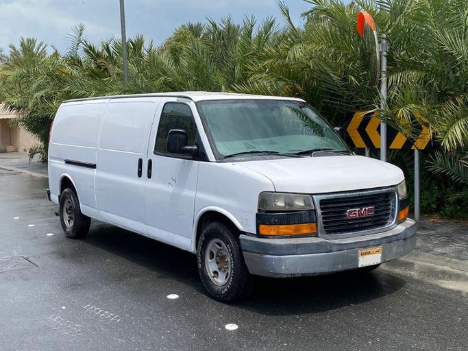 Подержанный ⁦GMC Savana I Рестайлинг, 4.3 л, 2012⁩ в Бахрейн, Ар Рифа‘ от Howar showroom Белый цвет. GCC | AUTO.AE | Объявление #292527