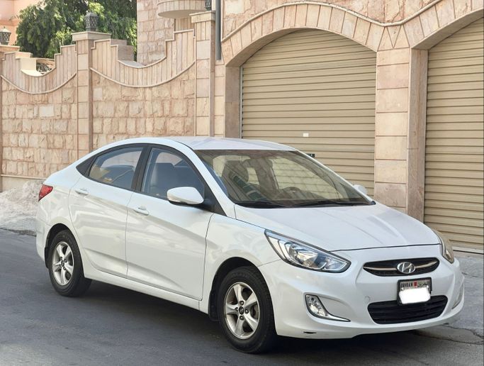 مستعملة ⁦Hyundai Accent رابعاً، 1.6 l، 2018⁩ في في البحرين, الرفاع من alhoot class showroom، اللون أبيض.  | AUTO.AE | إعلان #291941