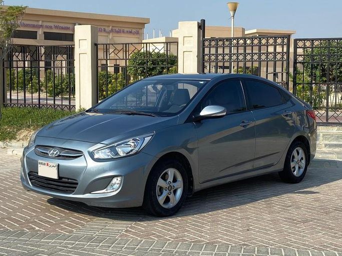 Used ⁦Hyundai Accent IV, 1.4 l, 2018⁩ in Bahrain, Ar Rifā‘ by Howar showroom, Silver color. GCC Specs | AUTO.AE | Listing #293667
