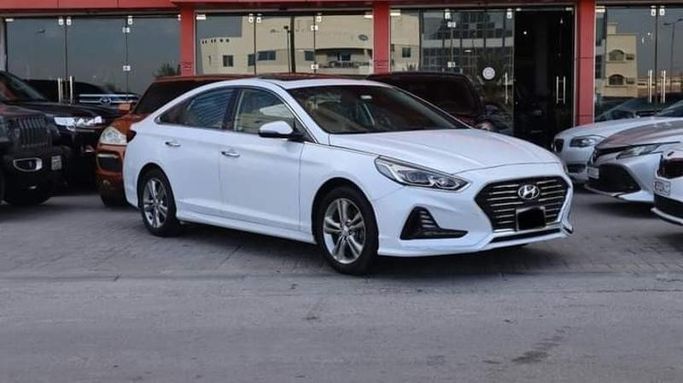 مستعملة ⁦Hyundai Sonata سابعاً (LF)، 2.4 l، 2018⁩ في في البحرين, الرفاع من alhoot class showroom، اللون أبيض.  | AUTO.AE | إعلان #290694