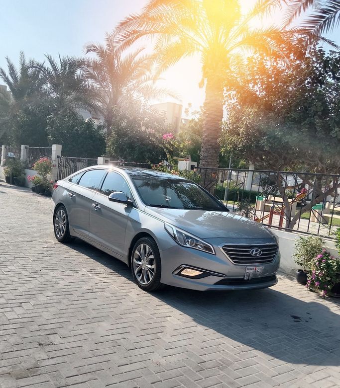 Used ⁦Hyundai Sonata VII (LF), 2.4 l, 2016⁩ in Bahrain, Ar Rifā‘ by alhoot class showroom, Silver color.  | AUTO.AE | Listing #291335