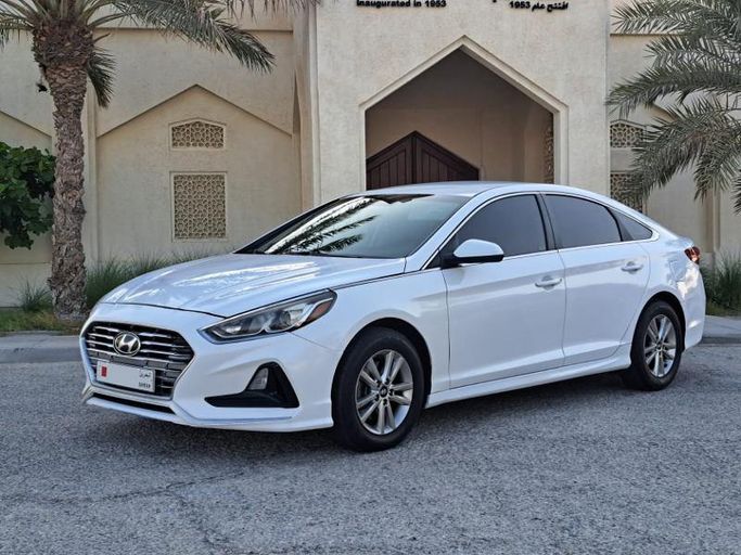 Used ⁦Hyundai Sonata VII (LF), 2.0 l, 2018⁩ in Bahrain, Ar Rifā‘ by Howar showroom, White color. American Specs | AUTO.AE | Listing #293758