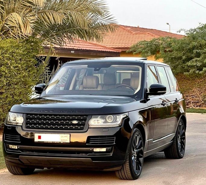 مستعملة ⁦Land Rover Range Rover P510 رابعاً، 5.0 l، 2015⁩ في في البحرين, الرفاع من alhoot class showroom، اللون أسود.  | AUTO.AE | إعلان #291326