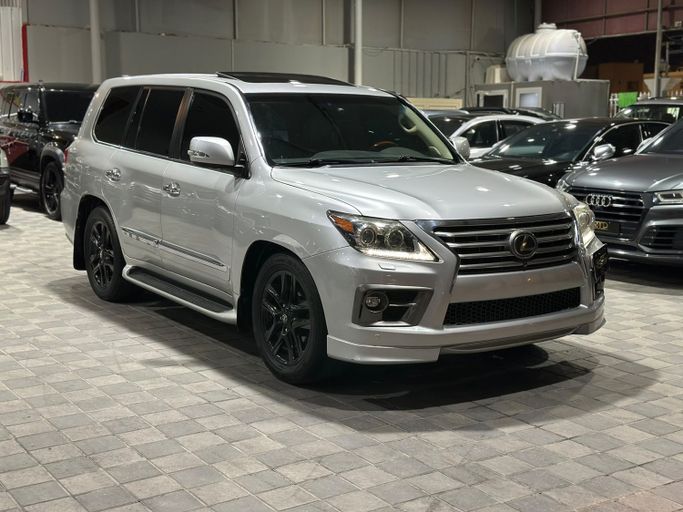 Подержанный ⁦Lexus LX 570 III Рестайлинг, 5.7 л, 2013⁩ в Бахрейн, Ар Рифа‘ от Scoop Cars Серебристый цвет. GCC | AUTO.AE | Объявление #291536