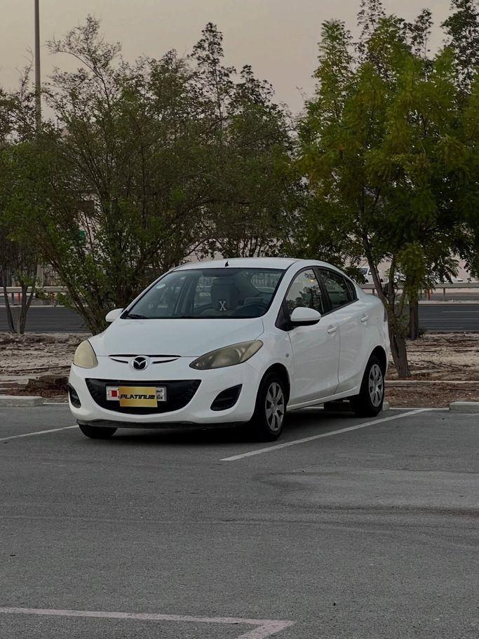 مستعملة ⁦Mazda 2 عملية فيس ليفت II (DE2)، 1.3 l، 2012⁩ في في البحرين, الرفاع من Platinum Company Car، اللون أبيض.  | AUTO.AE | إعلان #289265
