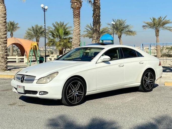 مستعملة ⁦Mercedes-Benz CLS 500 ط (C219)، 5.0 l، 2005⁩ في في البحرين, الرفاع من Howar showroom، اللون أبيض. مواصفات الخليج | AUTO.AE | إعلان #293551