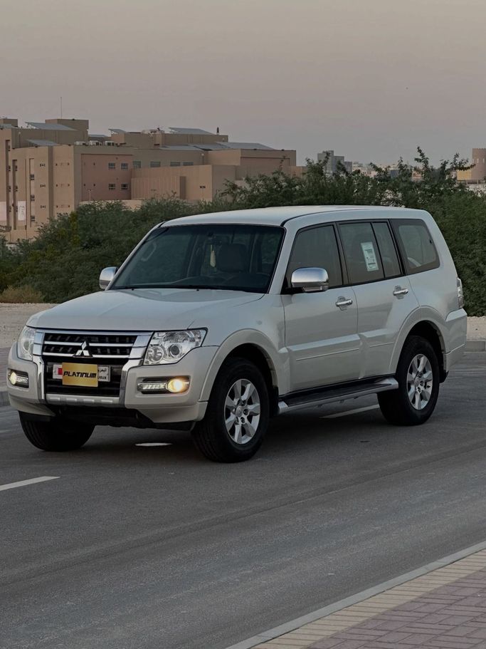 Used ⁦Mitsubishi Pajero IV Facelift 2, 3.0 l, 2020⁩ in Bahrain, Ar Rifā‘ by Platinum Company Car, Silver color.  | AUTO.AE | Listing #289273