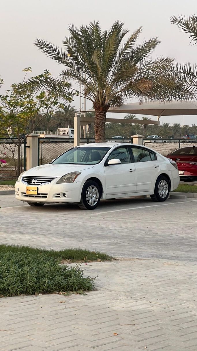 مستعملة ⁦Nissan Altima عملية فيس ليفت IV (L32)، 2.5 l، 2012⁩ في في البحرين, الرفاع من Platinum Company Car، اللون أبيض.  | AUTO.AE | إعلان #287621