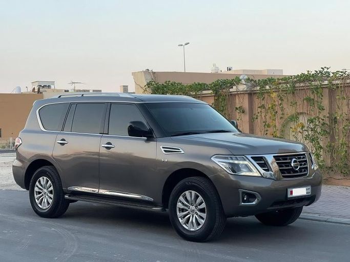 Подержанный ⁦Nissan Patrol VI (Y62) Рестайлинг, 5.6 л, 2015⁩ в Бахрейн, Ар Рифа‘ от alhoot class showroom Серый цвет.  | AUTO.AE | Объявление #290695