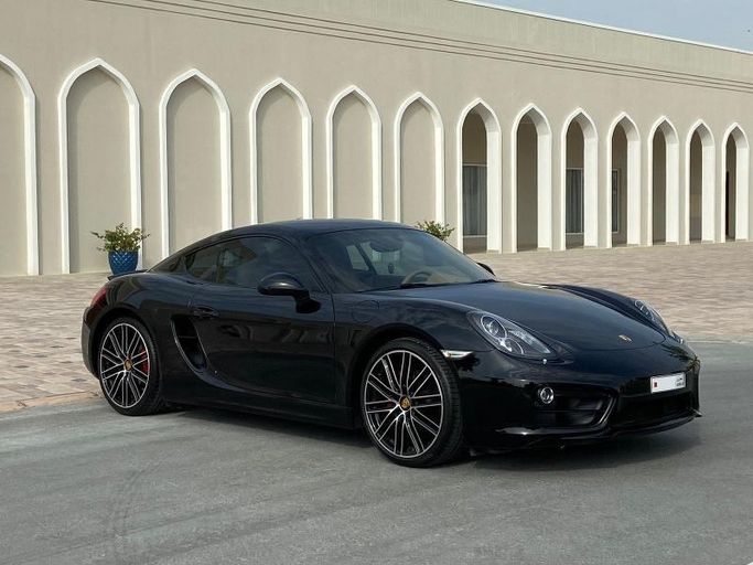 مستعملة ⁦Porsche Cayman II (981)، 2.7 l، 2015⁩ في في البحرين, الرفاع من Howar showroom، اللون أسود. مواصفات الخليج | AUTO.AE | إعلان #293714