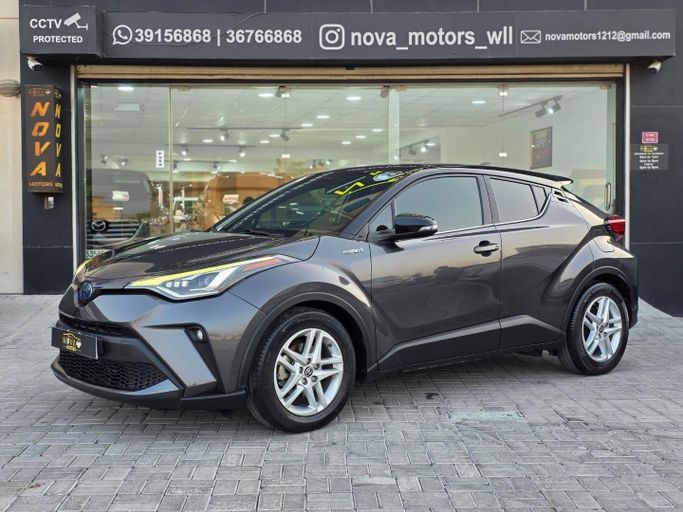 مستعملة ⁦Toyota C-HR أنا فيس ليفت، 1.8 l، 2023⁩ في في البحرين, الرفاع من Nova Motors، اللون رمادي.  | AUTO.AE | إعلان #290487