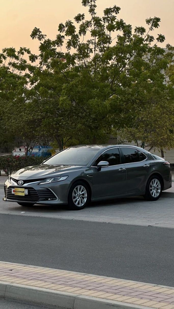 مستعملة ⁦Toyota Camry التاسع (XV80) سوق الصين التاسع (XV80)، 2.0 l، 2023⁩ في في البحرين, الرفاع من Platinum Company Car، اللون رمادي.  | AUTO.AE | إعلان #287654